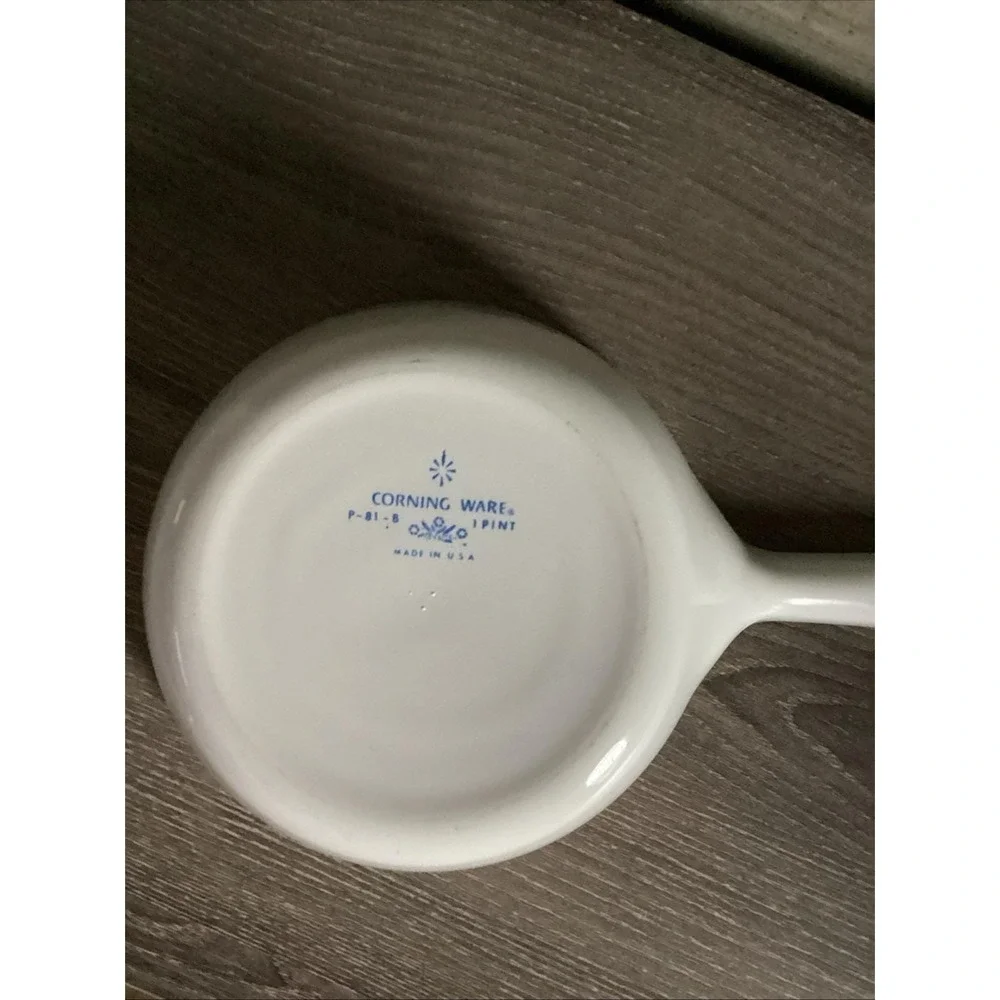 Corning Ware Blue Cornflower P-81-B 1 Pint Saucepan with Pyrex Glass Lid USA